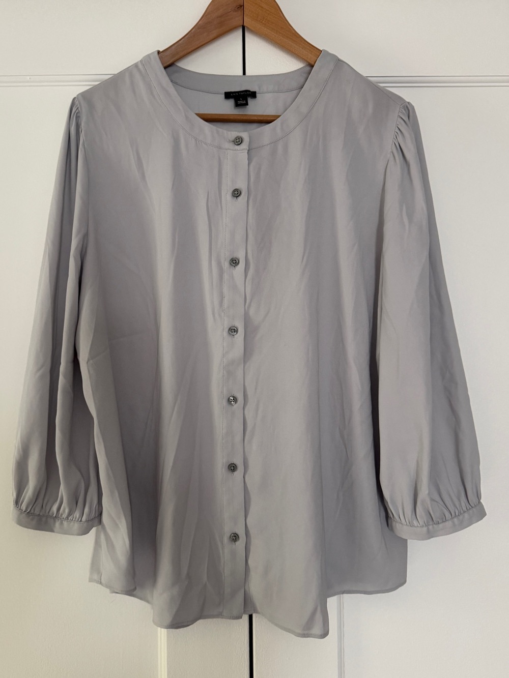 Ann Taylor | Light Gray Round-Neck Button Front Blouse